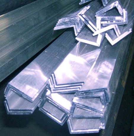 Уголок алюминиевый равнополочный АВД1-1 ГОСТ 13737-90
