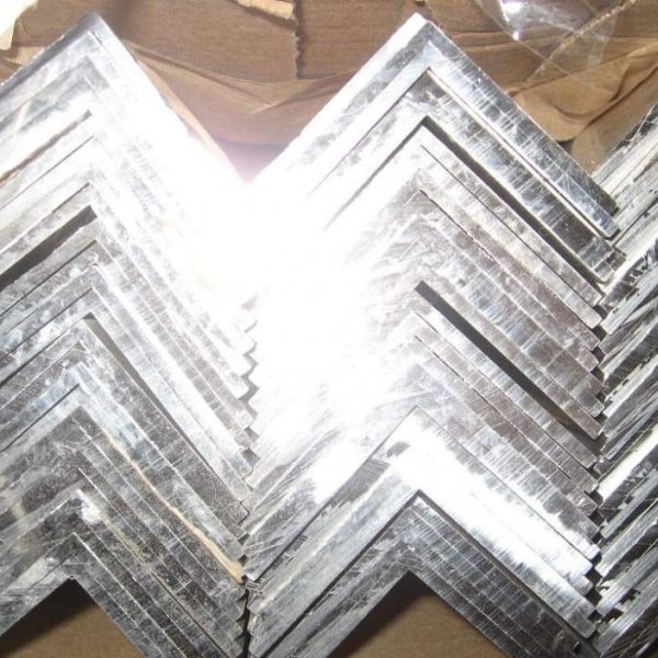 Уголок алюминиевый равнополочный АД33 ГОСТ 13737-90